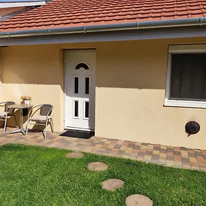 Apartman Garden Ingyenes Zart Parkoloval 